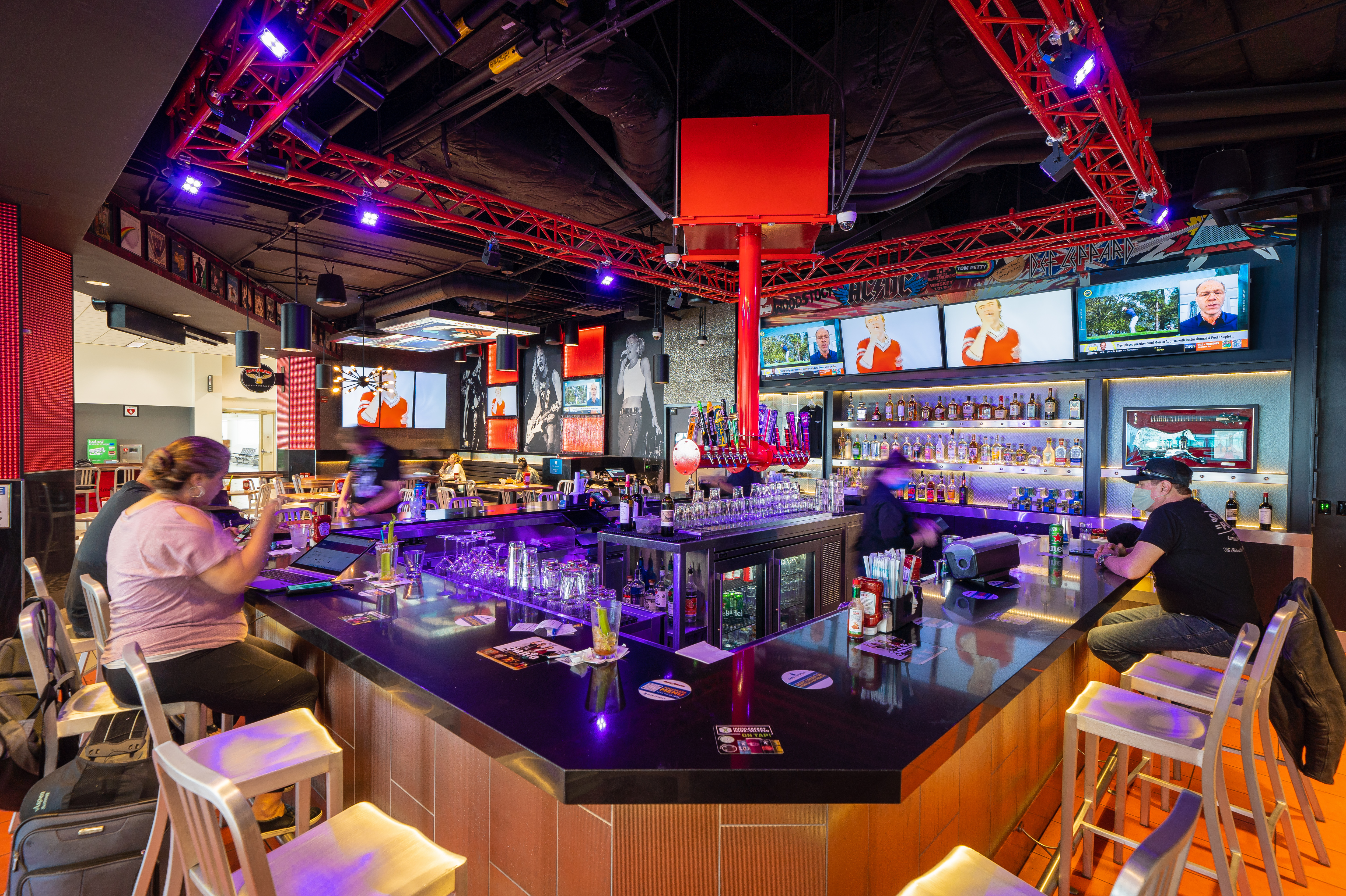 rock and brews interior ONT airport
