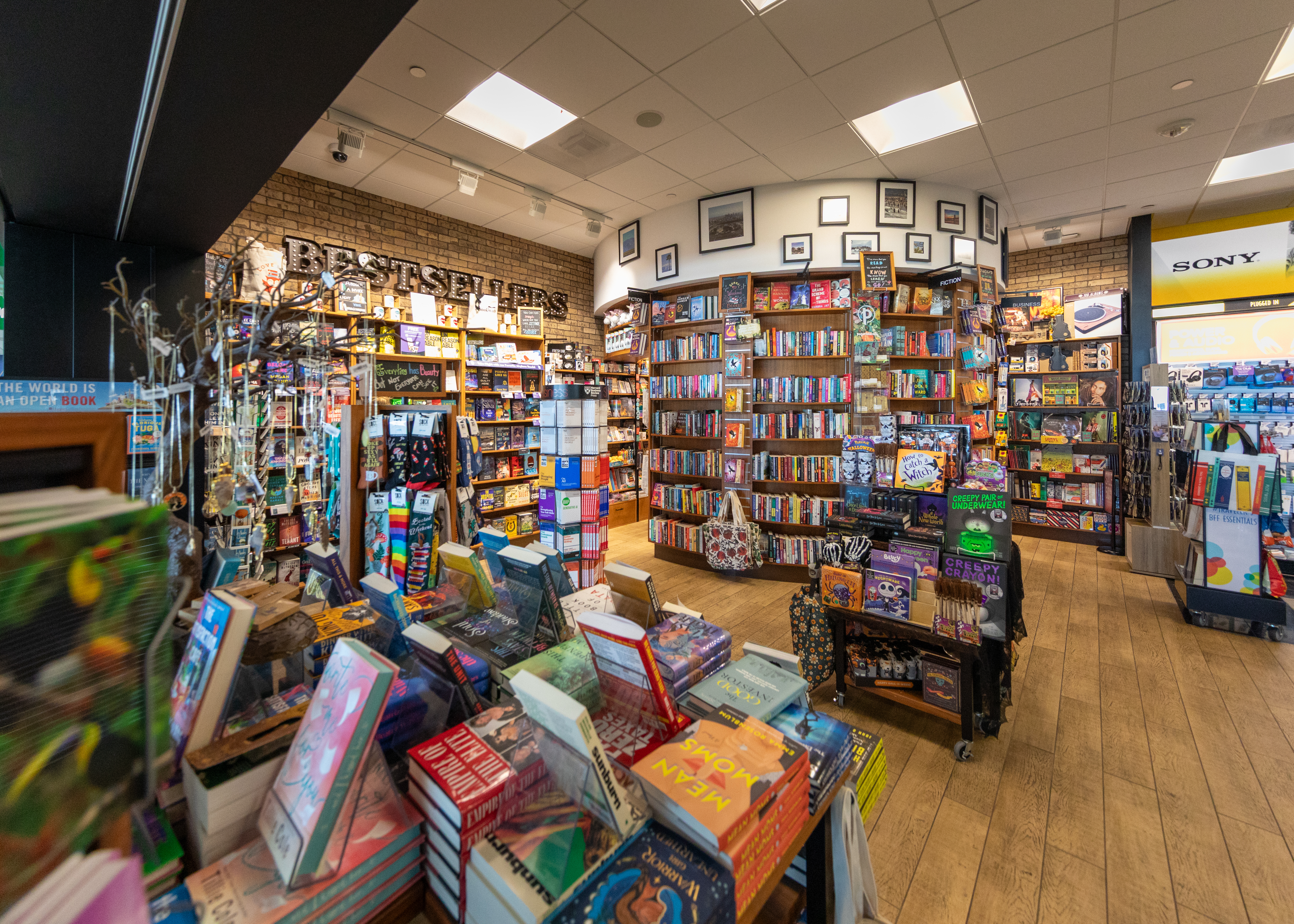 Love Reading and Traveling? Here’s Why ONT is the Place to Be!