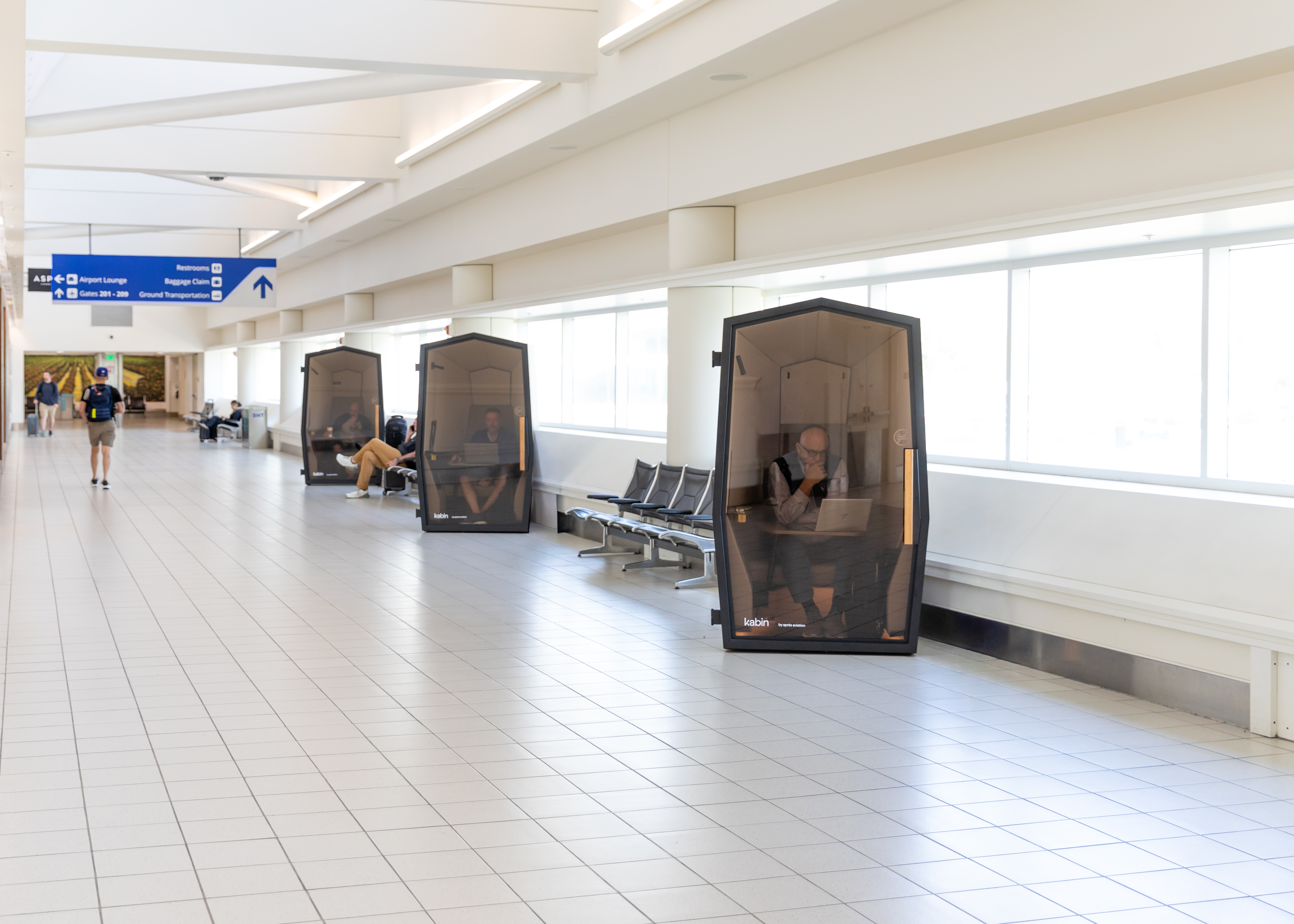 A Business Traveler’s Guide to ONT: Work & Travel with Ease 